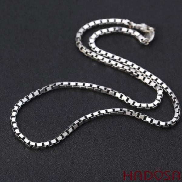 Mỗi mẫu dây chuyền là biểu tượng của phong cách và tinh thần hiện đại