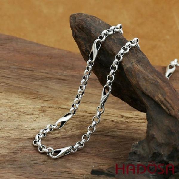 Tránh tiếp xúc dây chuyền bạc nam với các chất hóa chất