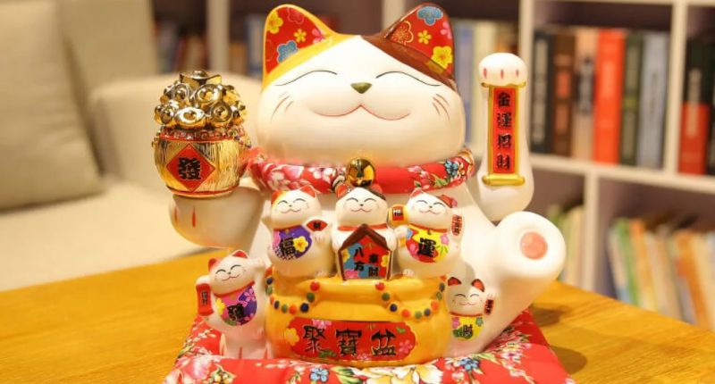 Tượng mèo may mắn có chữ Phúc Lộc