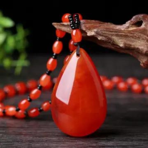 Đá mã não hình giọt nước mang lại sự thịnh vượng và giàu có