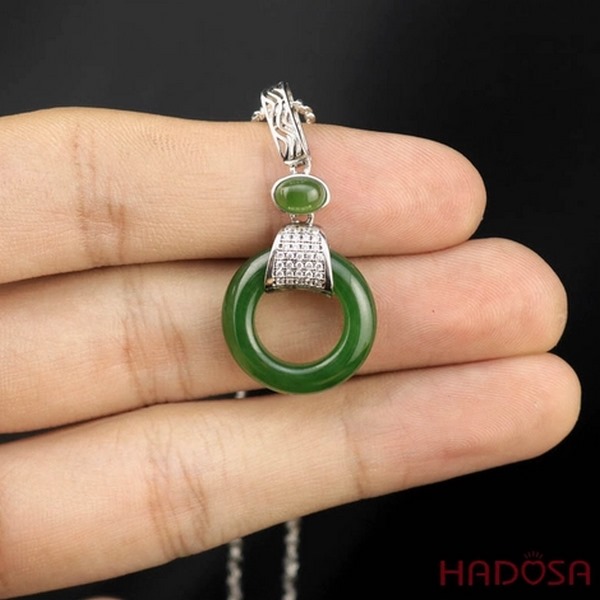 Mặt dây chuyền Nephrite cao cấp