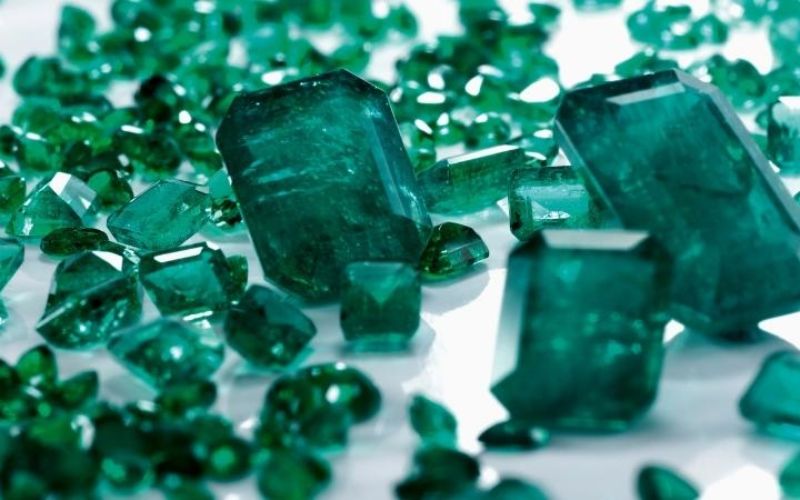 Tuy có giá thành khá cao nhưng viên ngọc lục bảo thường được ứng dụng lớn