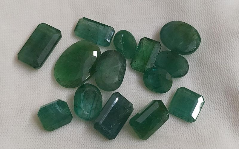 Ngọc lục bảo giá bao nhiêu phụ thước vào trọng lượng viên đá