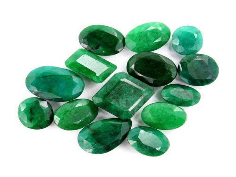 Đá ngọc lục bảo (Emerald) với sắc xanh đặc trưng
