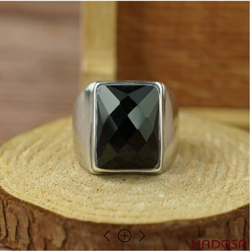 Nhẫn đá quý Opal tạo ra sự cân bằng, bình yên cho chủ nhân của nó