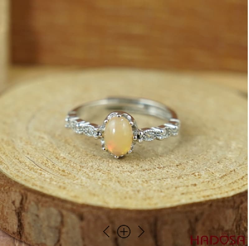 Nhẫn đá phong thủy Opal hợp với người mệnh Mộc, Thủy, Thổ và Kim