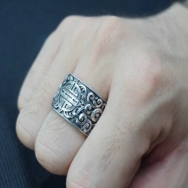 Cách lựa chọn nhẫn bạc nam phù hợp