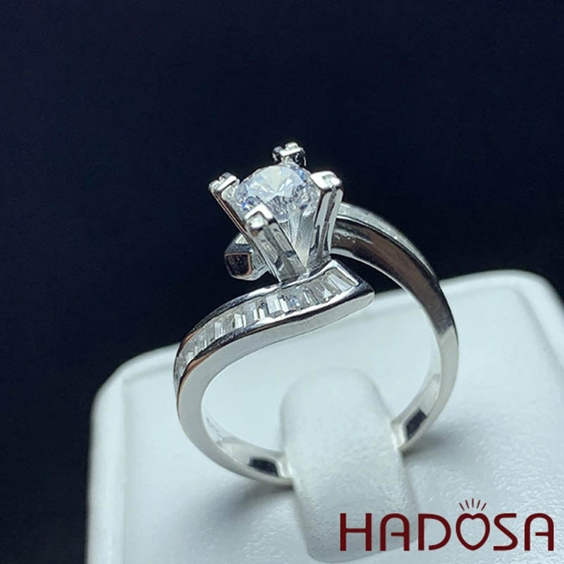 Nhẫn bạc nữ kiểu dáng độc đáo, ấn tượng