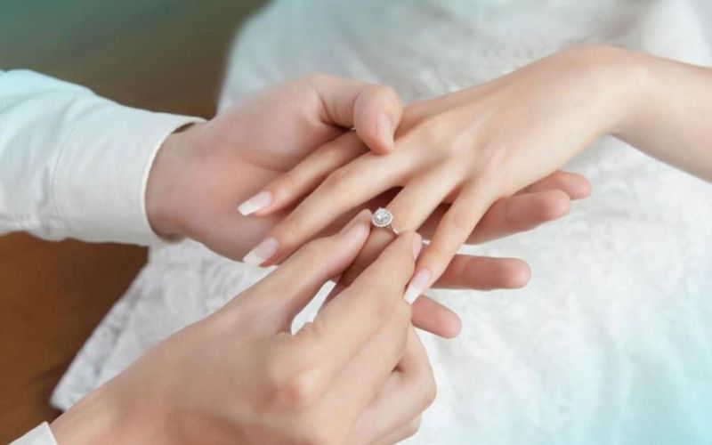 Quan niệm phụ nữ đeo nhẫn cưới khác từng quốc gia
