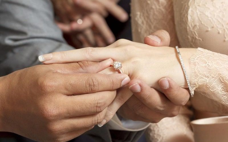 Nhẫn cưới ngón áp út có từ kinh nghiệm dân gian