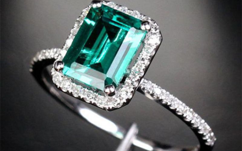 Cách bảo quản nhẫn ngọc lục bảo luôn mới đẹp
