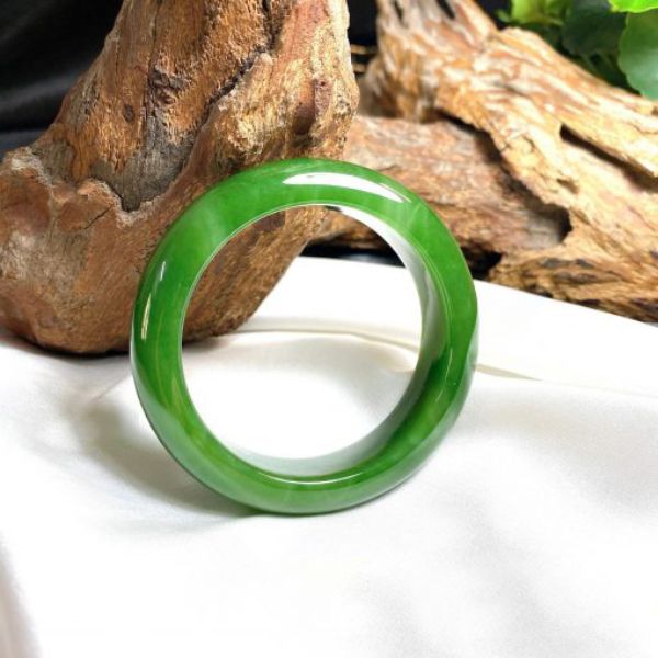 Có sự chênh lệch giá của các loại vòng ngọc bích