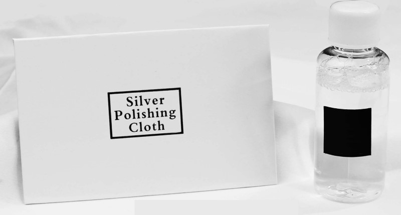 Mỗi chai dung dịch rửa bạc có dung tích khoảng 50ml