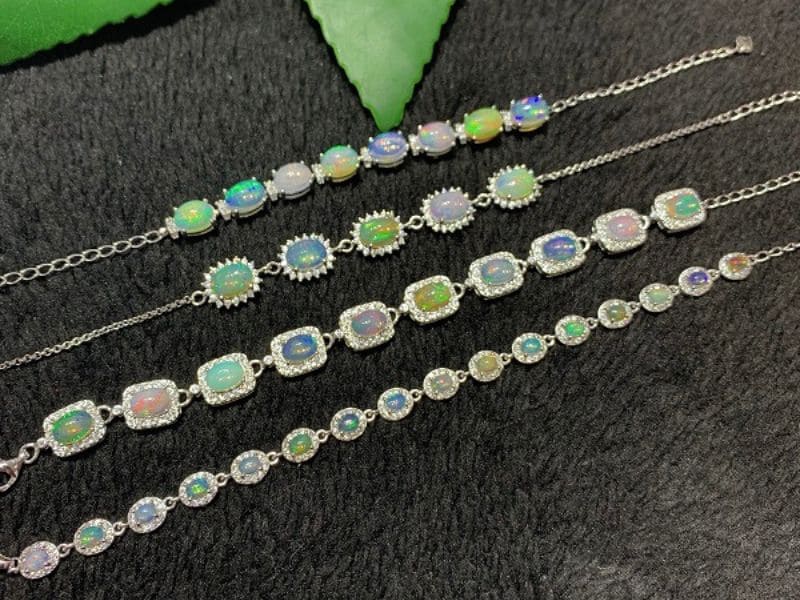 Opal là viên ngọc quý lấp lánh ẩn chứa sức mạnh huyền bí