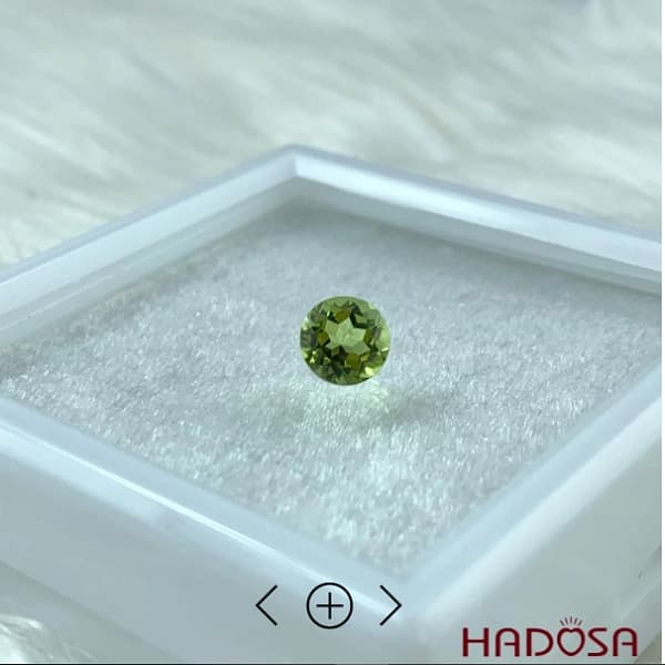 Viên đá Peridot có màu xanh lá cây thuần khiết