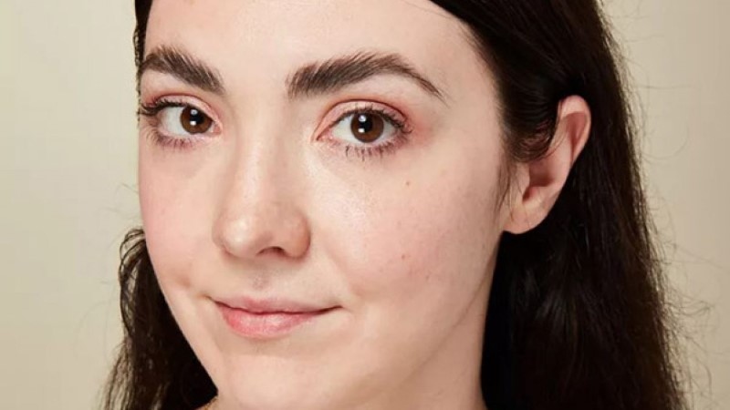 Phụ nữ có dáng mày này thường có tính cách trầm, khép kín