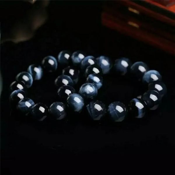 Chọn vòng tay đá mắt hổ xanh tay hợp mệnh