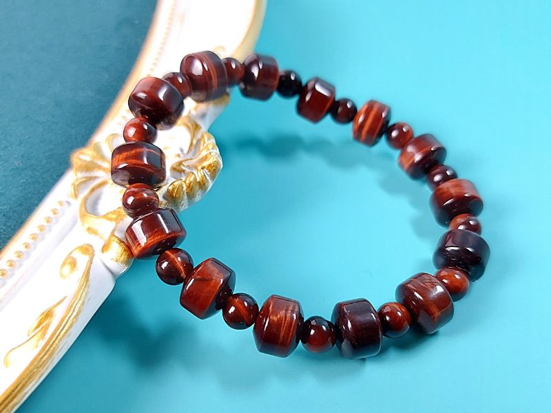 Tác dụng và ý nghĩa mà loại đá mắt hổ màu đỏ mang lại rất nhiều