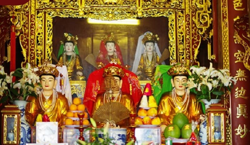 Nhiều người tin rằng Tam Vị Chúa có khả năng tiên đoán tương lai