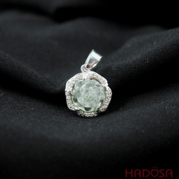 Đá thạch anh tóc xanh rất tốt cho tinh thần người đeo