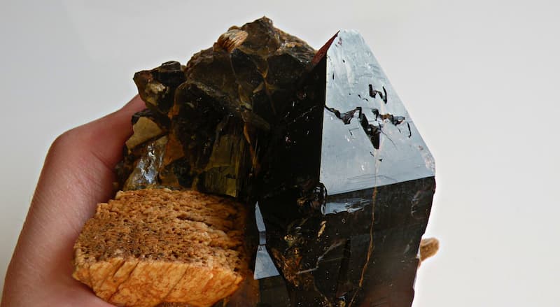 Đá thạch anh đen có tác dụng gì mà được nhiều người tìm mua