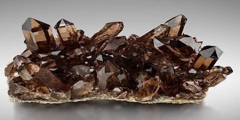 Thạch anh khói là biểu tượng của sự bảo vệ, thanh lọc và ổn định