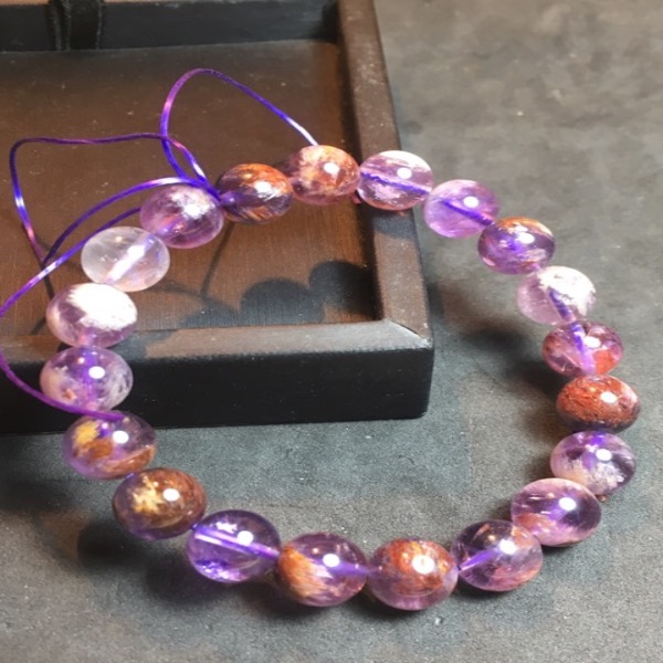 Thạch anh ngậm ưu linh tím đại diện cho sự may mắn, hạnh phúc