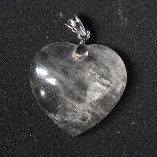 Thạch anh trắng có khá nhiều lợi ích đối với người sở hữu nó