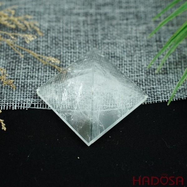 Đá thạch anh trắng hợp với mệnh Kim, Thủy