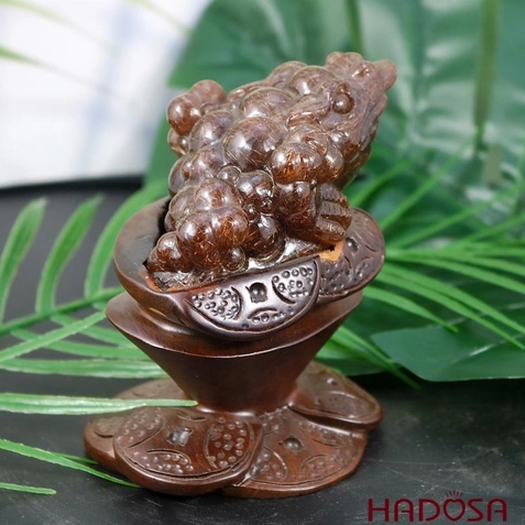 Cóc ngậm đồng tiền cổ trong miệng tượng trưng cho tài lộc