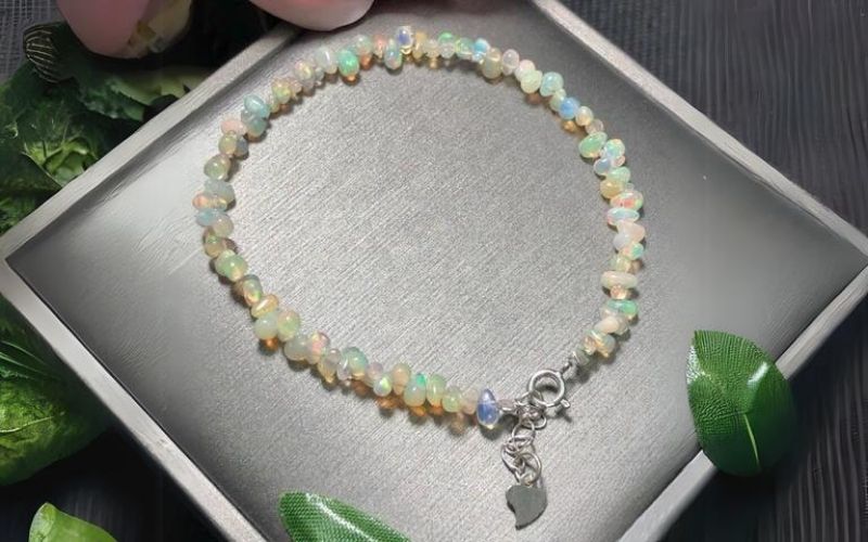 Vòng đá opal giá bao nhiêu? Có đắt không?