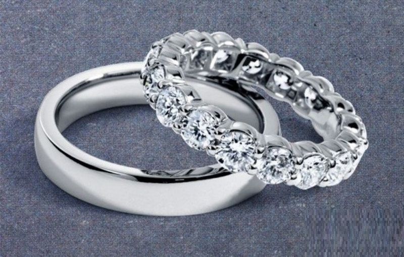 Trang sức xi bạch kim thu hút với độ bóng cao