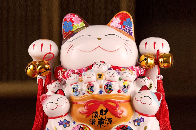 Tượng mèo thần tài may mắn cầm chuông gió