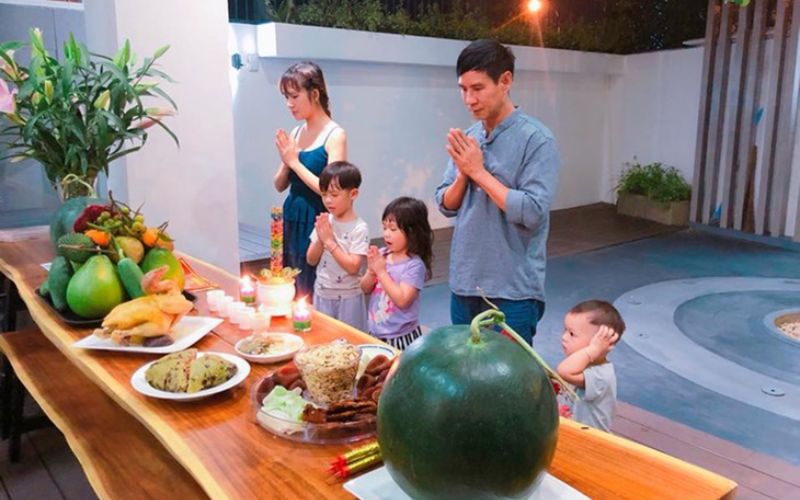 Lễ giao thừa được tổ chức vào giờ phút cuối cùng của năm cũ