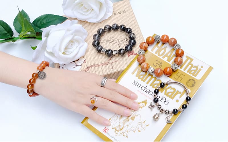 Bạn có thể đeo các vật phẩm phong thủy