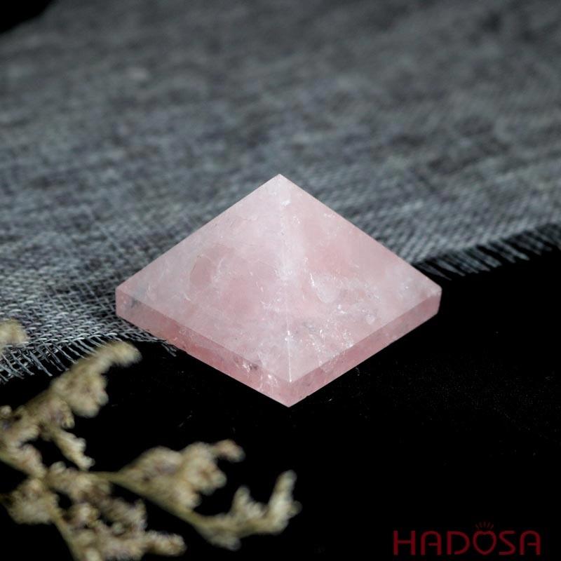 Kim tự tháp thạch anh hồng mang lại năng lượng tích cực