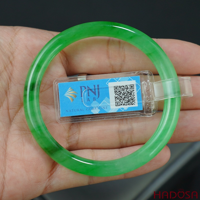 Vòng cẩm thạch loại B đã được xử lí độ trong tăng cường sự sáng bóng