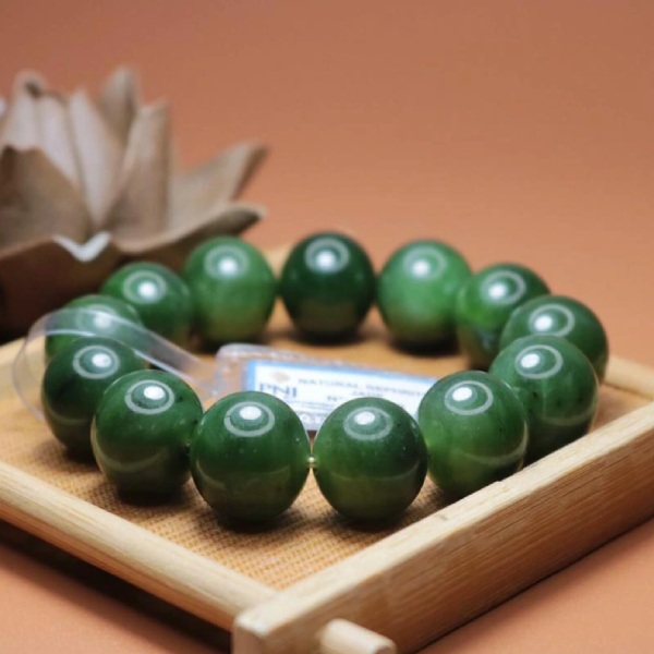 Vòng ngọc bích có ý nghĩa phong thủy tốt