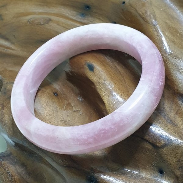 Tựa chọn và mua hàng trực tiếp hoặc trực tuyến tại HADOSA