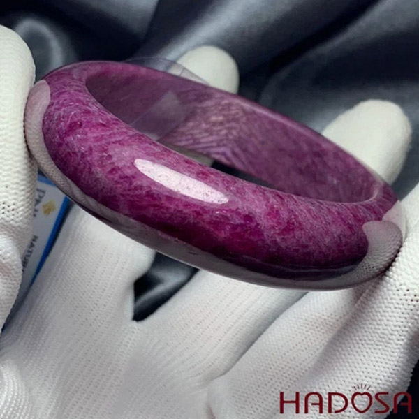 Vòng kiềng Hồng Ngọc sang trọng, quý phái