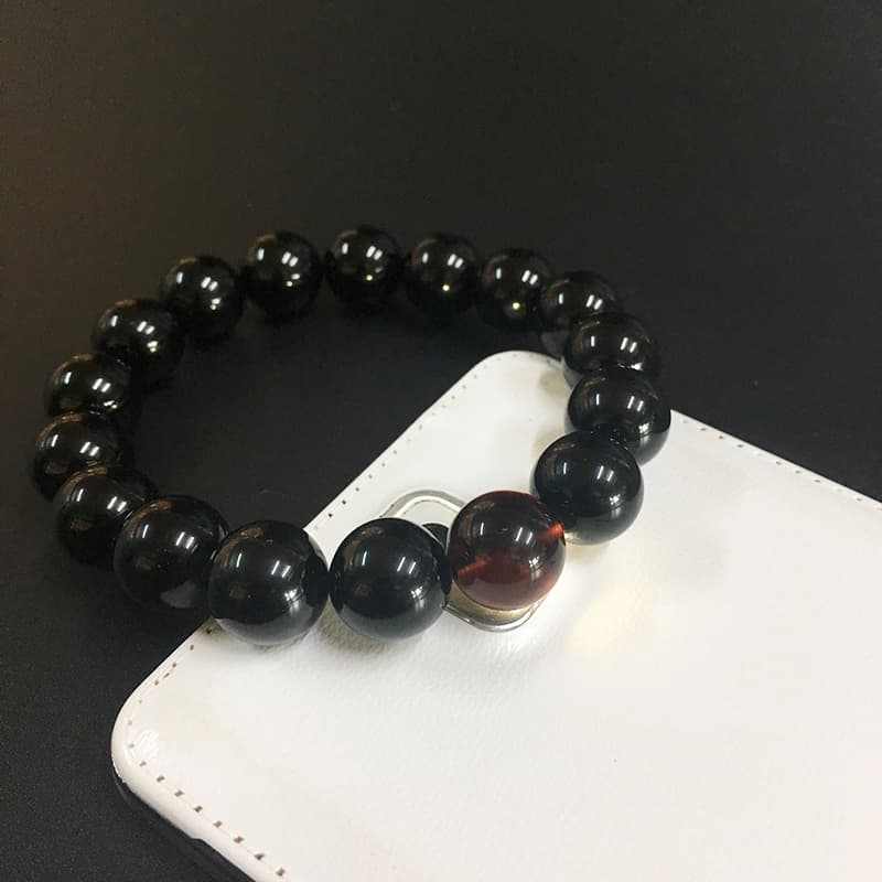 Người mệnh Thủy và Mộc nên đeo vòng thạch anh đen