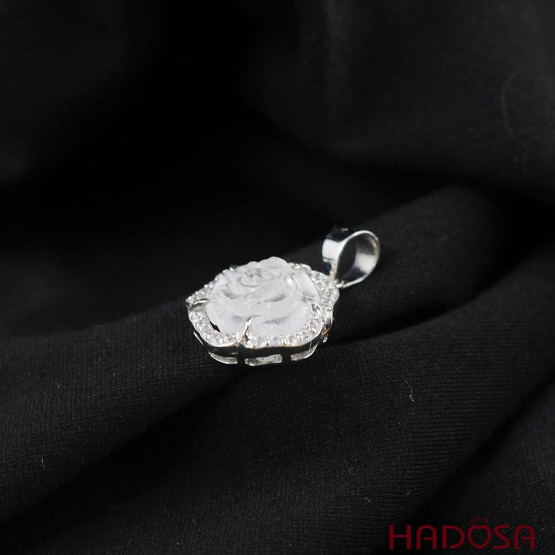 Mặt dây chuyền Hoa mẫu đơn thạch anh trắng
