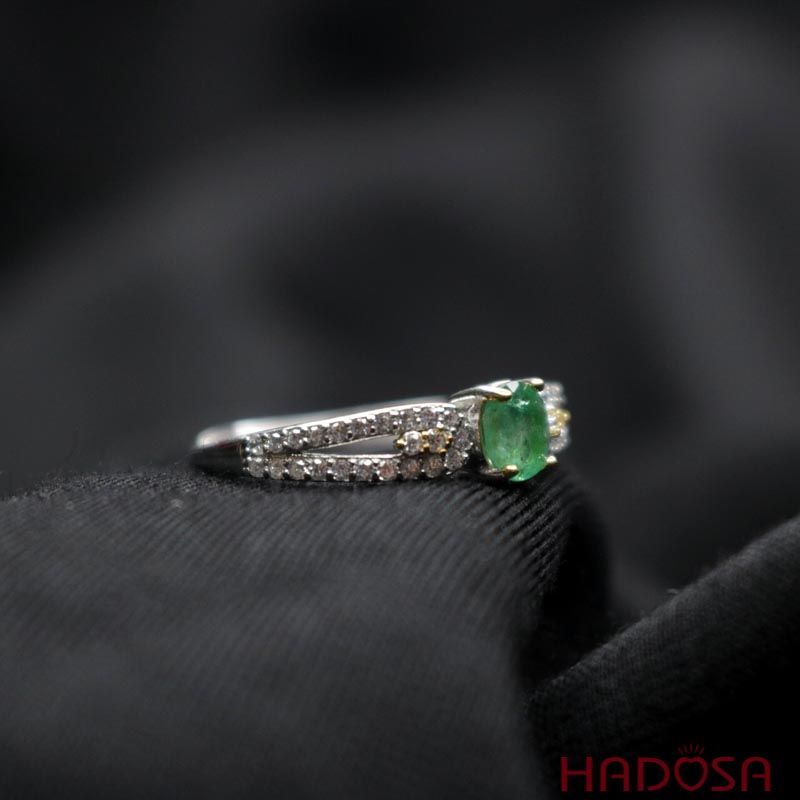 Nhan-da-Emerald-dep-4,5mm-bac-925-1