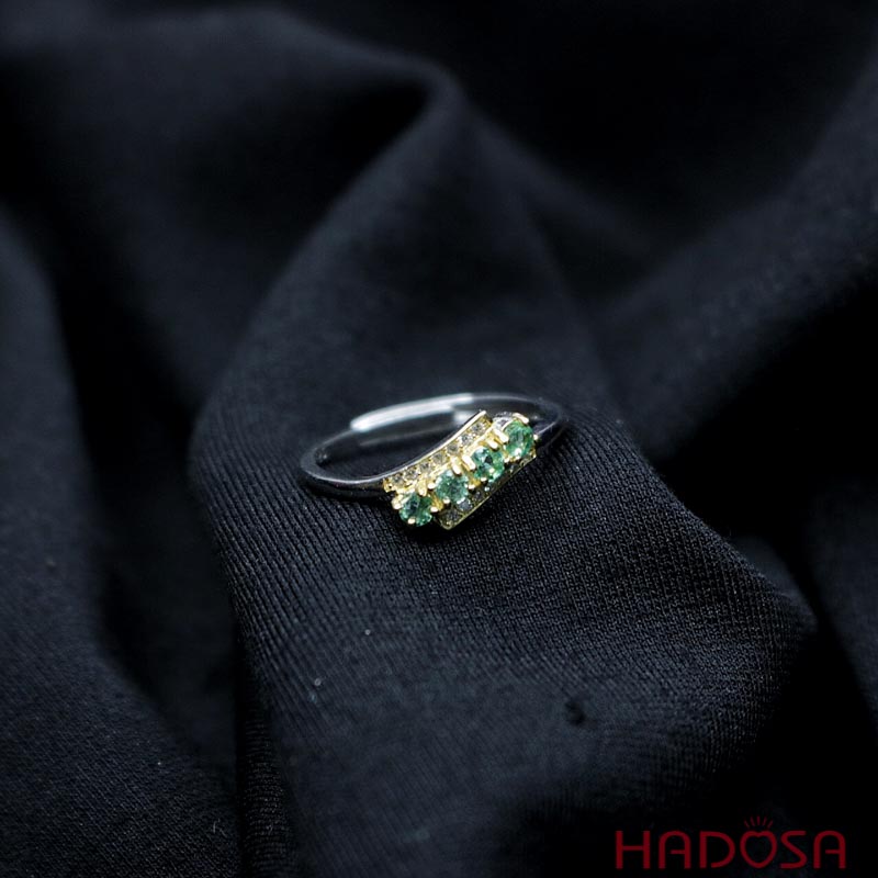 Nhan-day-da-Emerald-2,5mm-bac-925-1