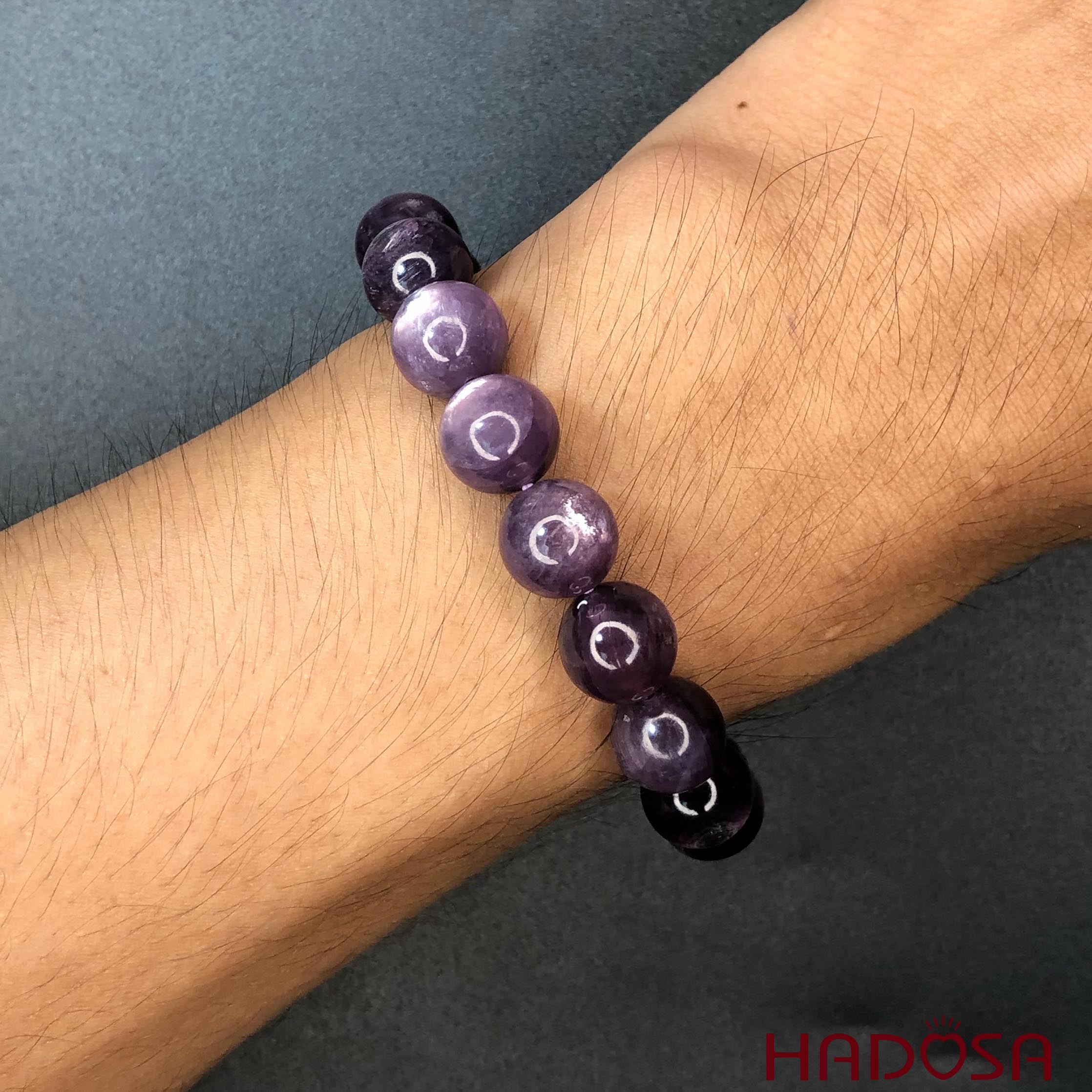 Vòng đá Lepidolite ánh titan