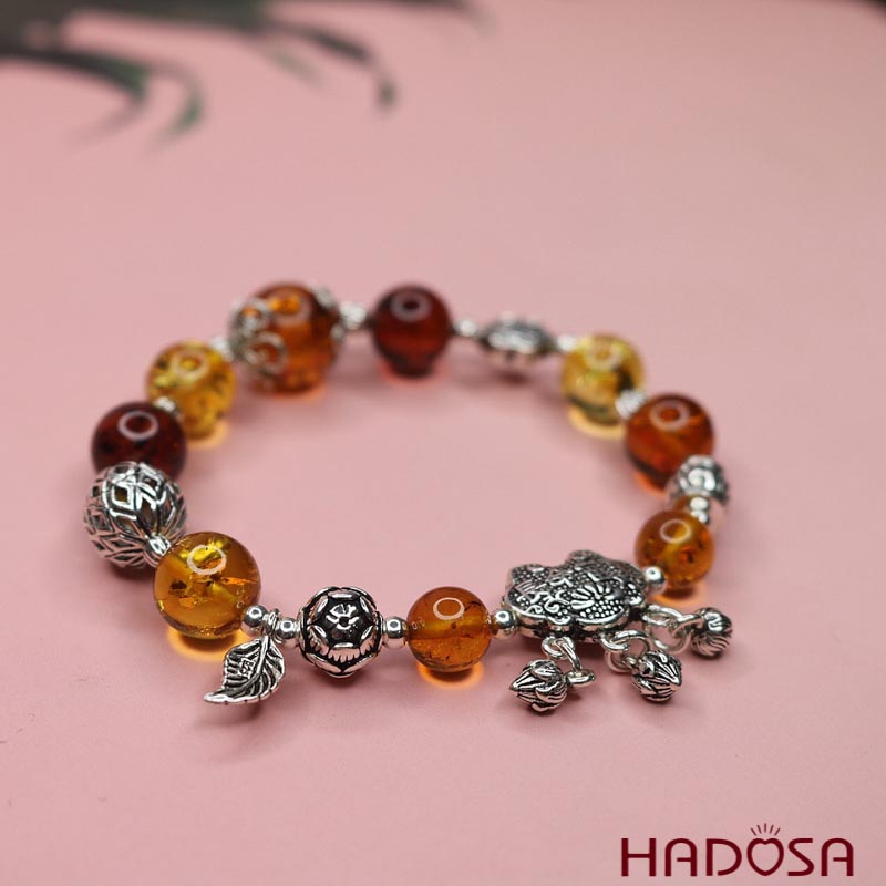 Vòng Hổ Phách mix charm bạc 925 (Thổ, Kim)