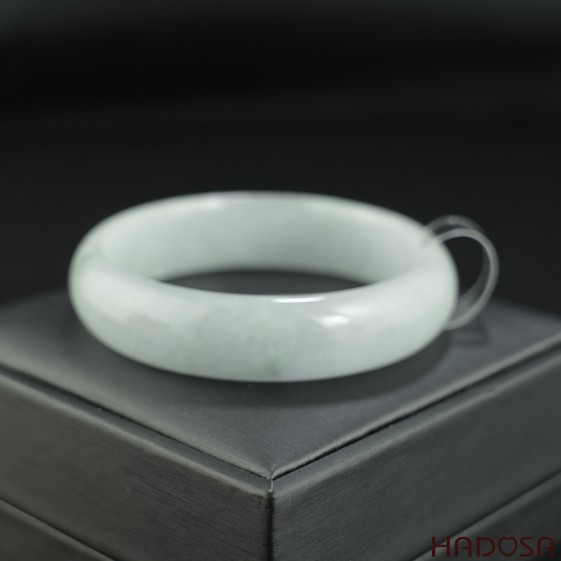 Vòng Ngọc Cẩm Thạch oval trắng trong vân xanh ni 54