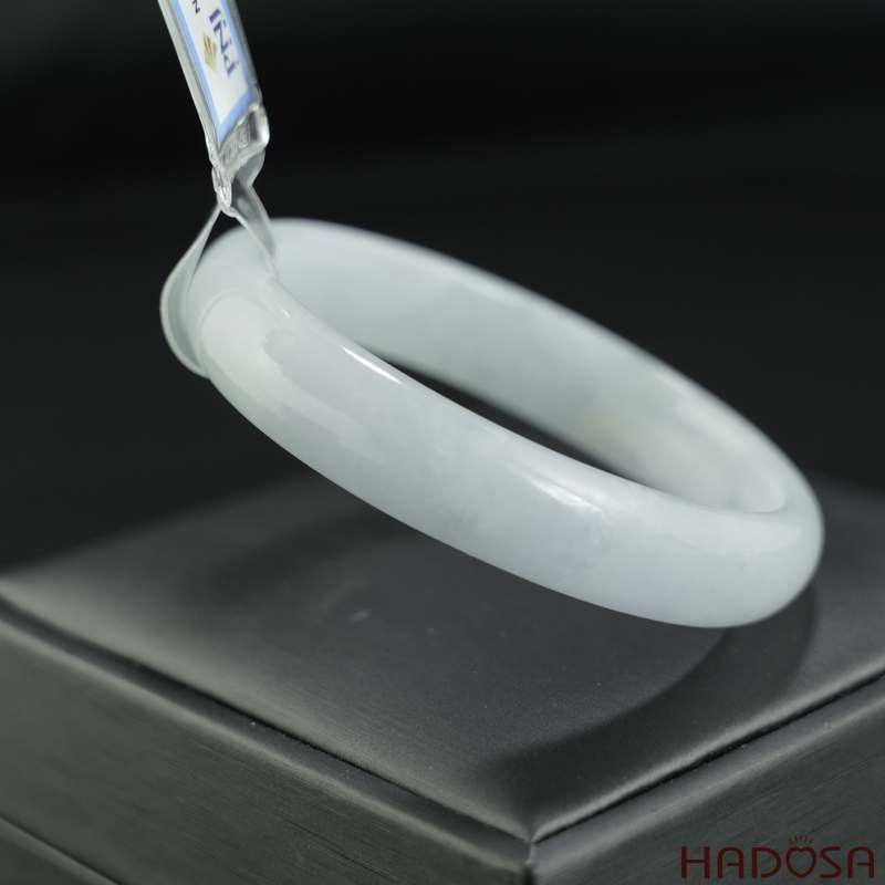 Vòng Ngọc Cẩm Thạch oval trắng trong vân xanh ni 55