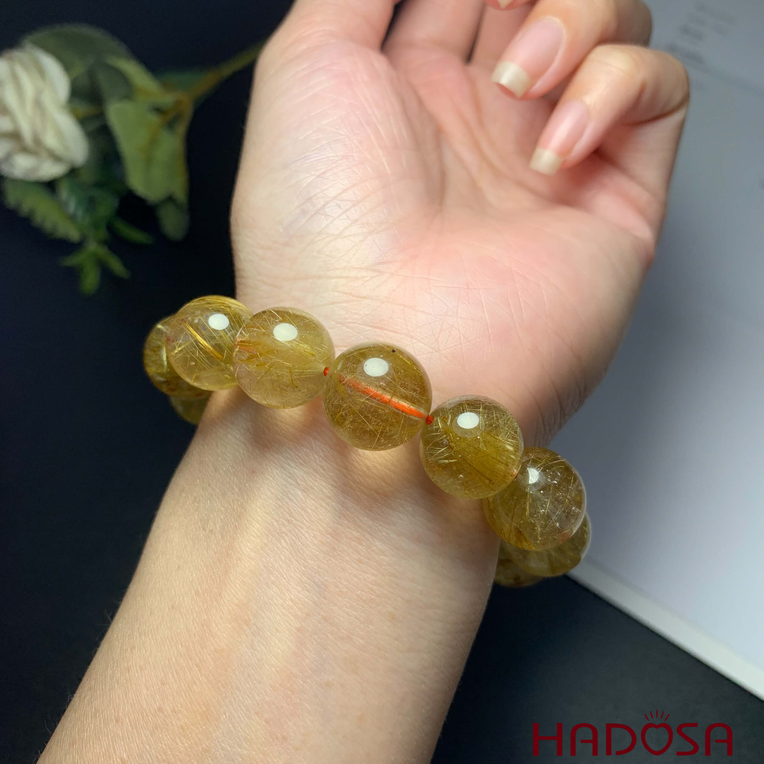 Vòng tay đá Thạch anh tóc vàng sang trọng và quý phái