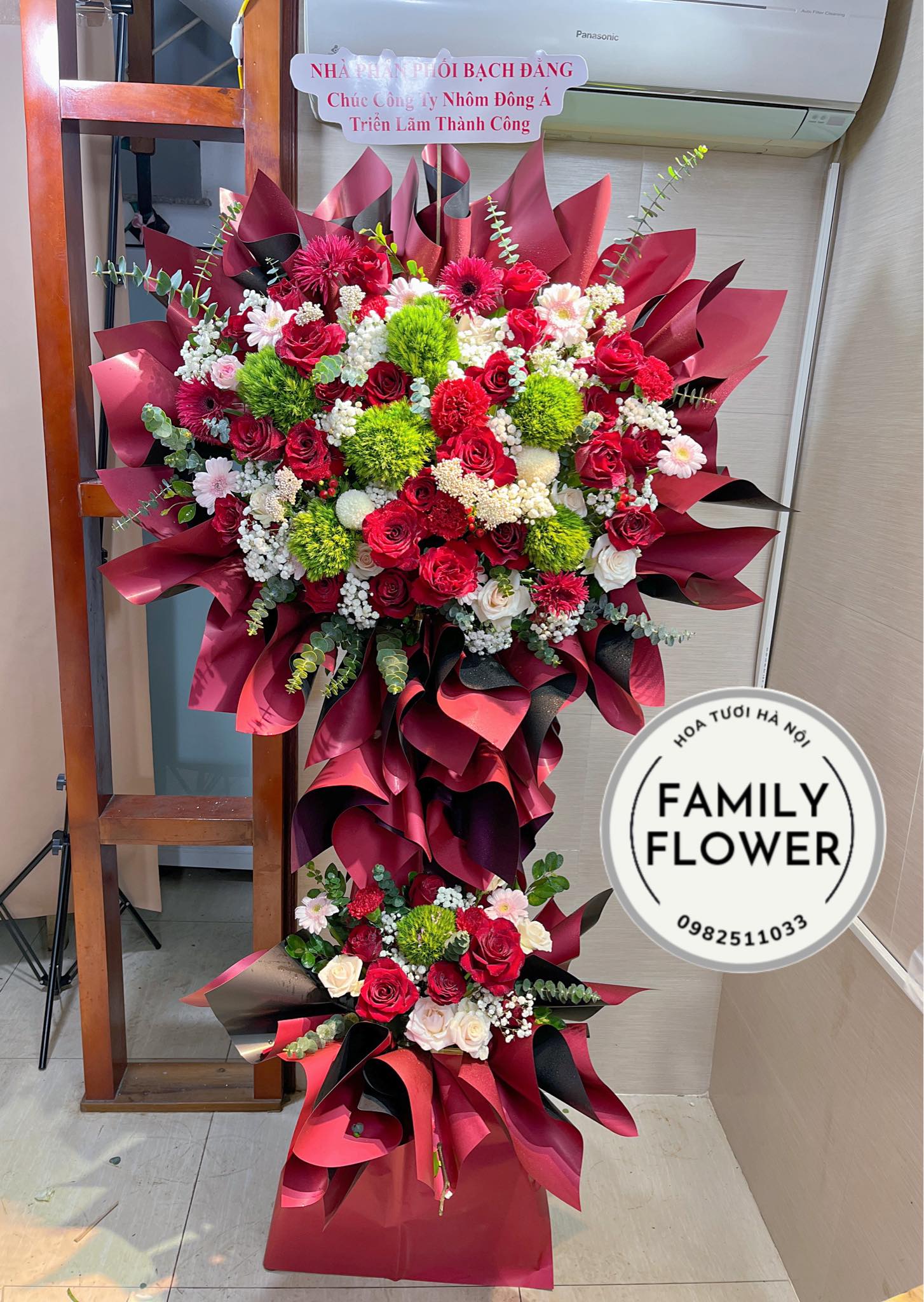 Cây hoa hồng đỏ chúc mừng triển lãm sự kiện thành công ở quận Cầu Giấy ! ba Đình Hà Nội ! Điện hoa Hà Nội